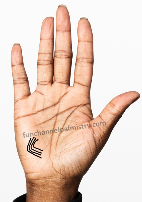 arch pattern on the mount of moon